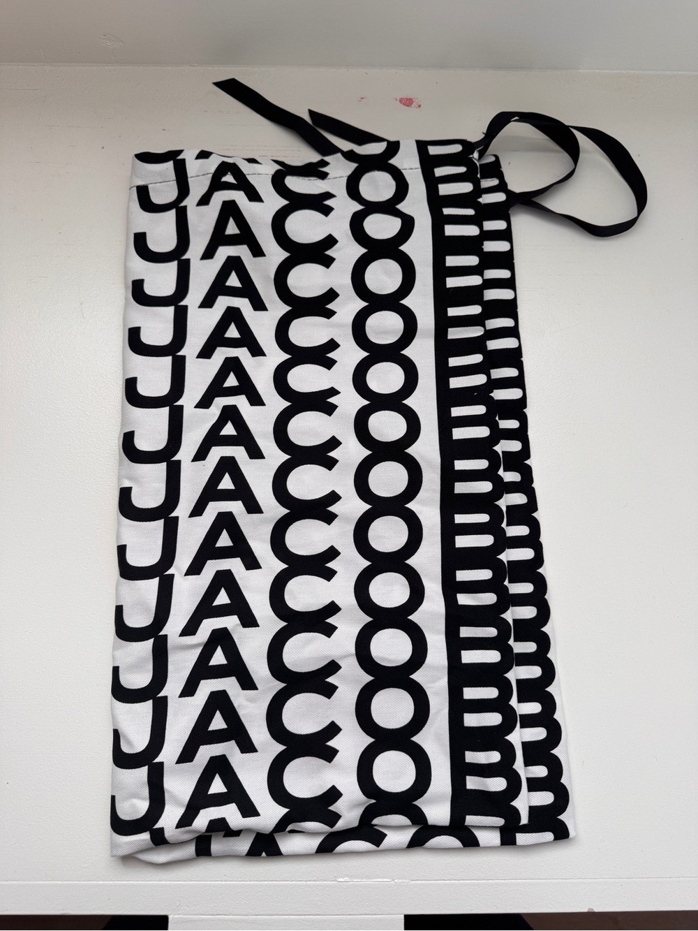 Marc Jacobs Canvas The ToteBag Medium in Tan - Picture 8 of 11